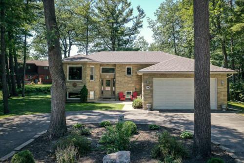 94 Oxbow Park Dr., Wasaga Beach